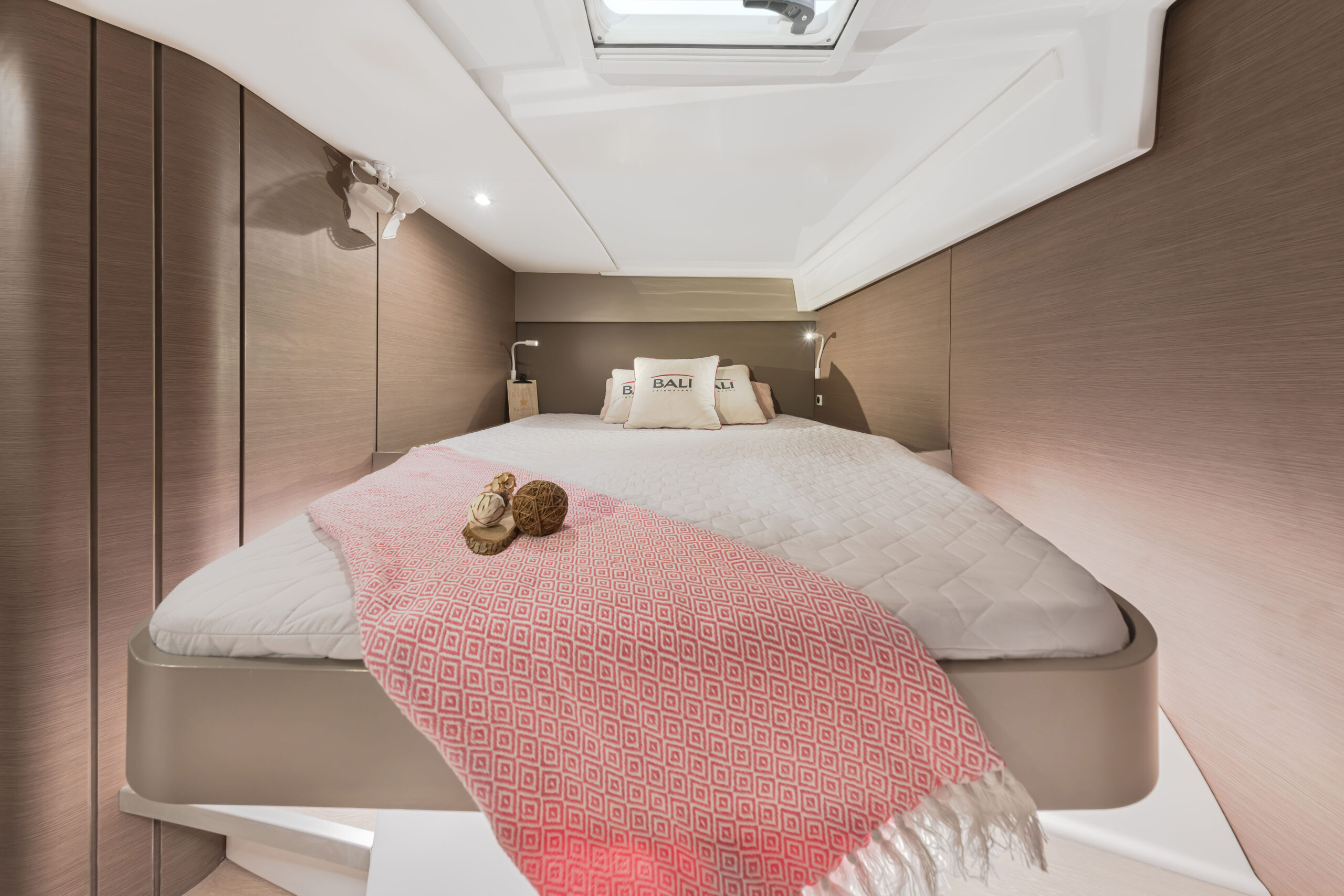 BALI CAT_ASTRASERVICES IBIZA BALI CAT_ASTRASERVICES IBIZA